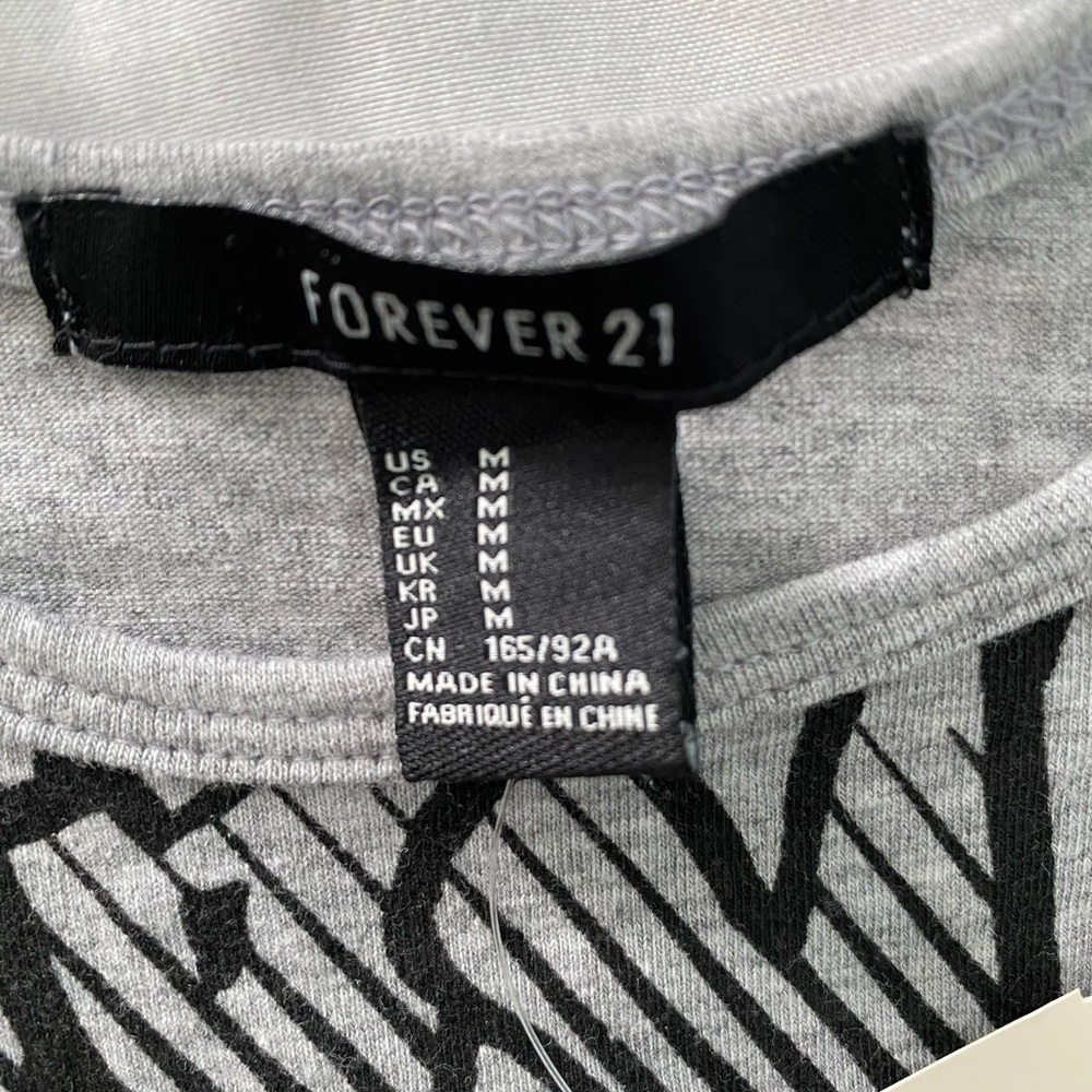 Forever 21 NWT Crop Top- Long Sleeve- Grey & Black Batman Inspired Size Medium - Picture 11 of 12